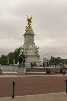 CRW_1991 Statue At Buckingham Palace